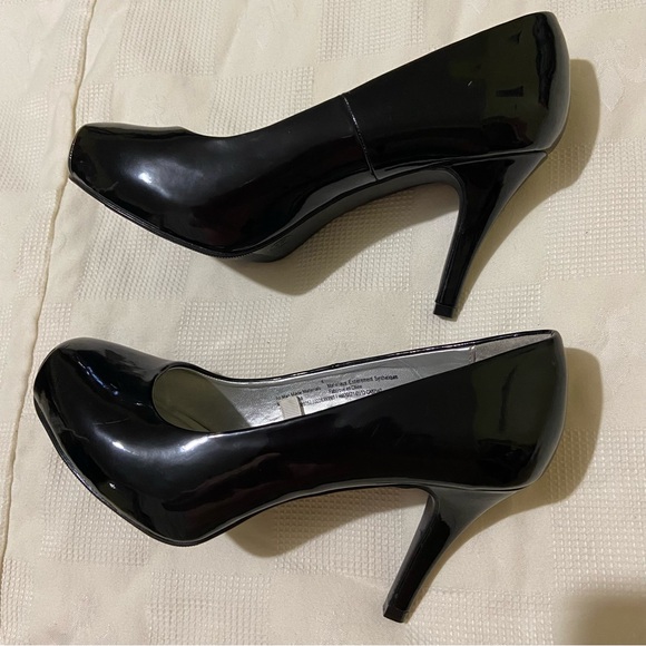 Mossimo Black Patent Pumps. 4 inch heel. - Picture 2 of 10